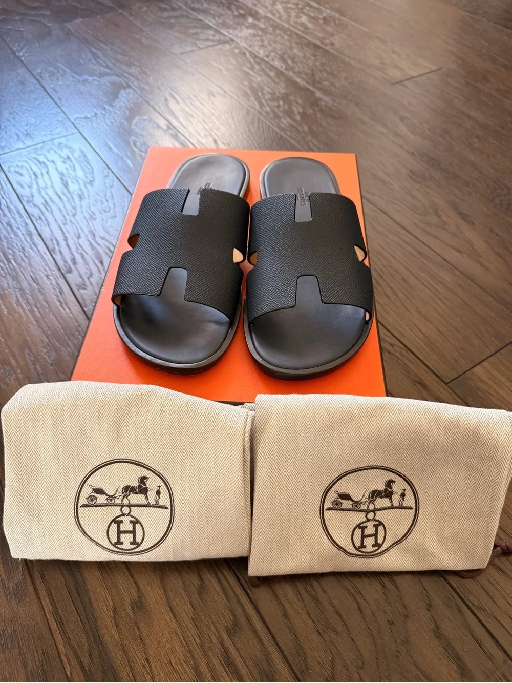 Men’s Hermes Black Izmir Slide Sandals in Textured Leather size 10